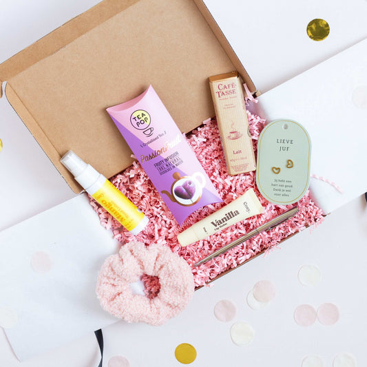 Cadeaubox De liefste juf met oorbellen, chocolade, thee en handlotion van CaDo Depot