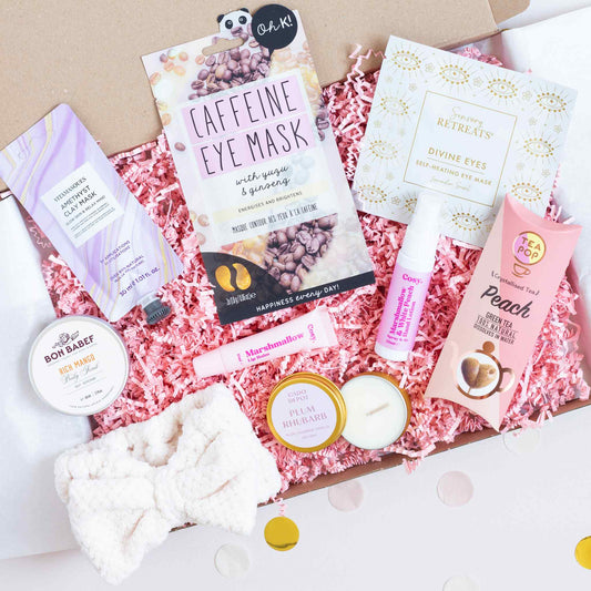 Cadeaubox Even relaxen met geurkaars, body scrub, oogmaskers en kleimasker van CaDo Depot