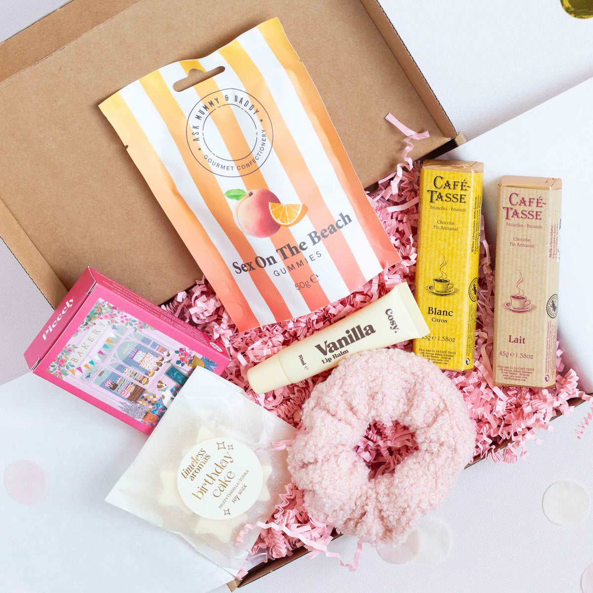 Cadeaubox It's your birthday met chocolade, gummies, puzzel en scrunchie van CaDo Depot