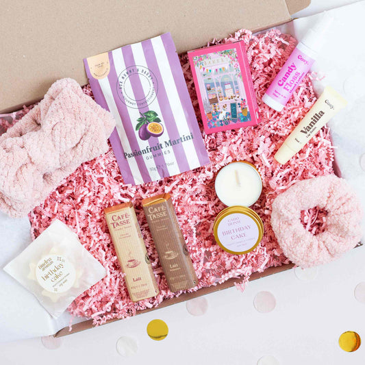 Cadeaubox Birthday all out met chocolade, geurkaars, gummies en puzzel van CaDo Depot