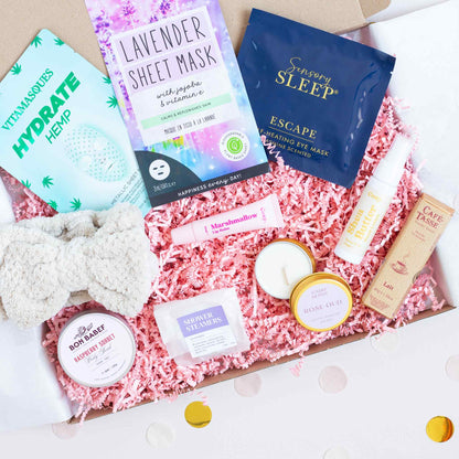 Cadeaubox Pure verwennerij met geurkaars, body scrub, gezichtsmasker en sheet masker van CaDo Depot